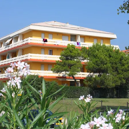 Appartement Functional Flat Near The With Garden